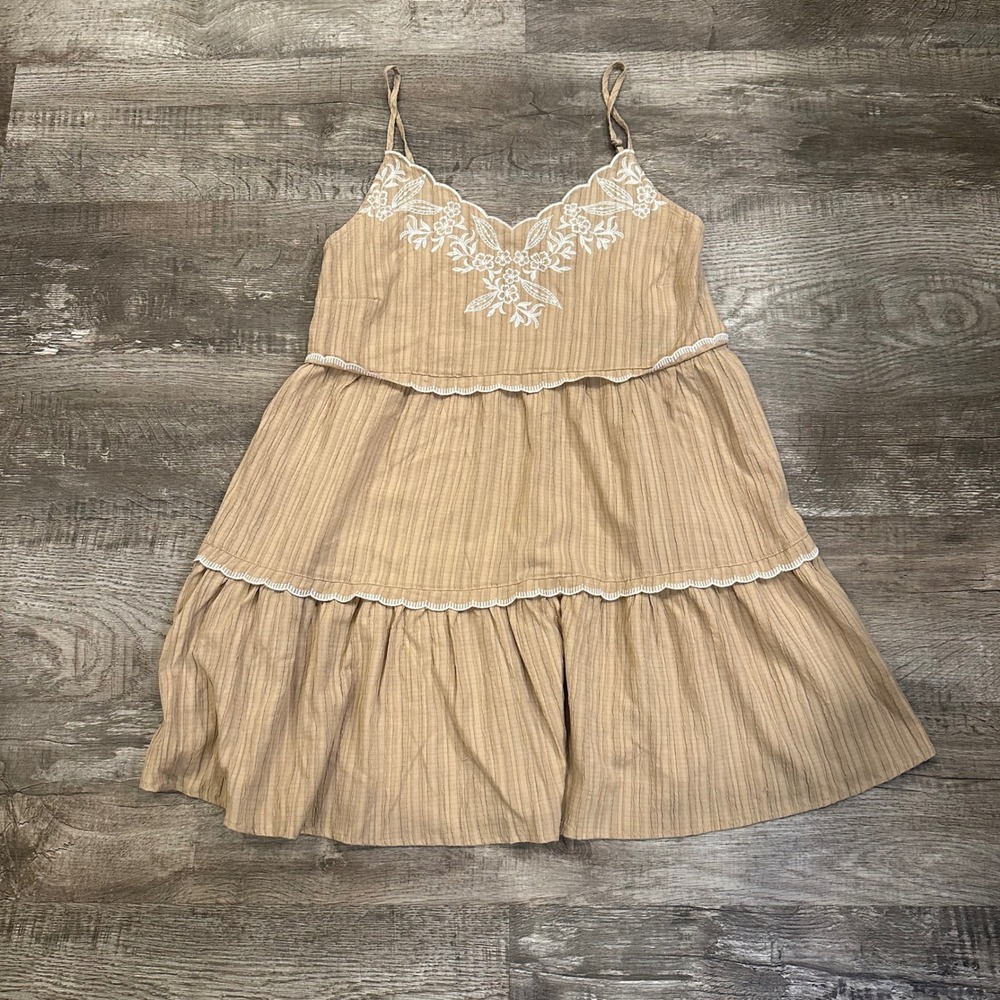 Blu Pepper Tan Embroidered Tiered‎ Boho Mini Dress Womens Large BOSD1072 Striped